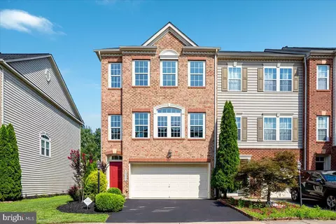 Exterior - 25217 Beach Pl, Chantilly, VA 20152 photo 6 of 7