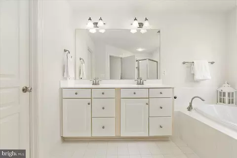 Bath - 25217 Beach Pl, Chantilly, VA 20152 photo 1 of 3