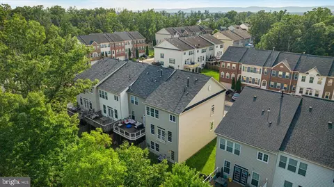 View/Area - 25217 Beach Pl, Chantilly, VA 20152 photo 3 of 13