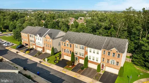View/Area - 25217 Beach Pl, Chantilly, VA 20152 photo 2 of 13