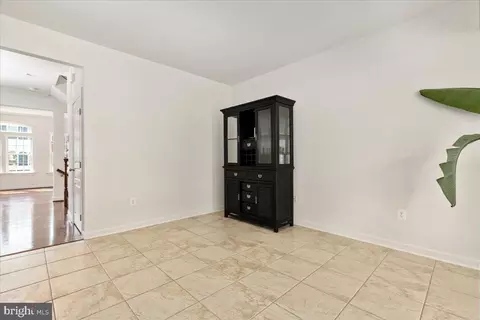 Entry Way - 25217 Beach Pl, Chantilly, VA 20152 photo 2 of 7