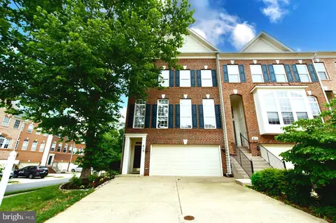 613 Battery Ter NE, Leesburg, VA 20176