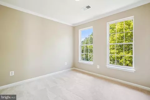 Bedroom - 26096 Flintonbridge Dr, Chantilly, VA 20152 photo 4 of 9