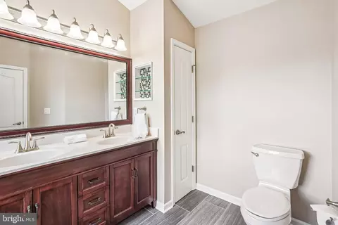Bath - 26096 Flintonbridge Dr, Chantilly, VA 20152 photo 2 of 4