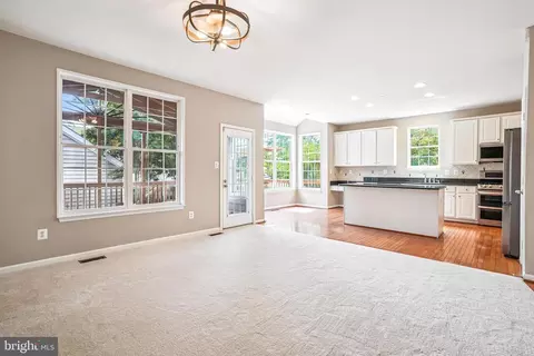 Living - 26096 Flintonbridge Dr, Chantilly, VA 20152 photo 5 of 7