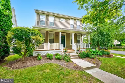 Exterior - 26096 Flintonbridge Dr, Chantilly, VA 20152 photo 2 of 16