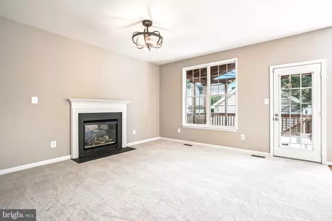 Living - 26096 Flintonbridge Dr, Chantilly, VA 20152 photo 4 of 7