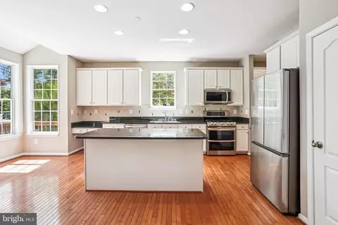 Kitchen - 26096 Flintonbridge Dr, Chantilly, VA 20152 photo 1 of 5