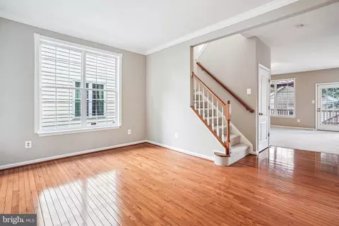 Living - 26096 Flintonbridge Dr, Chantilly, VA 20152 photo 2 of 7