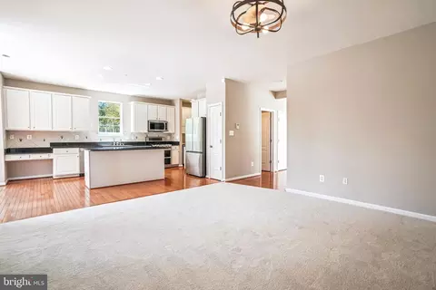 Living - 26096 Flintonbridge Dr, Chantilly, VA 20152 photo 6 of 7