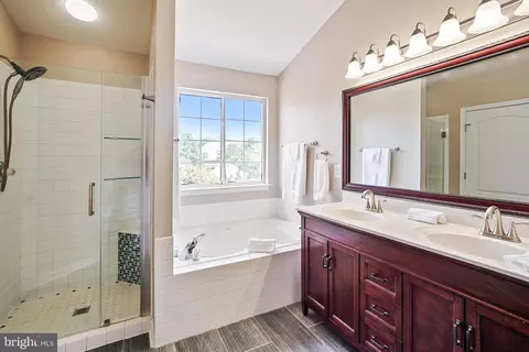 Bath - 26096 Flintonbridge Dr, Chantilly, VA 20152 photo 1 of 4