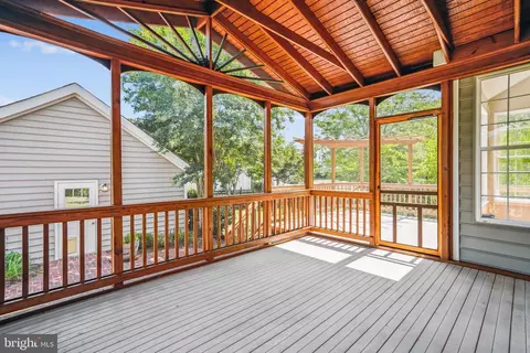 Exterior - 26096 Flintonbridge Dr, Chantilly, VA 20152 photo 11 of 16