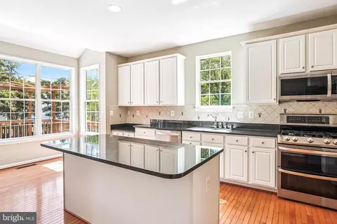 Kitchen - 26096 Flintonbridge Dr, Chantilly, VA 20152 photo 2 of 5