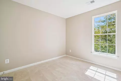 Bedroom - 26096 Flintonbridge Dr, Chantilly, VA 20152 photo 1 of 9