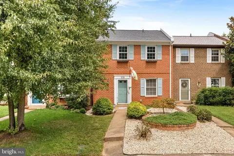 308 Rock Spring Dr SW, Leesburg, VA 20175