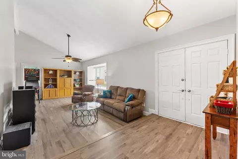 108 Cherry Tree Ct, Sterling, VA 20164 photo 4