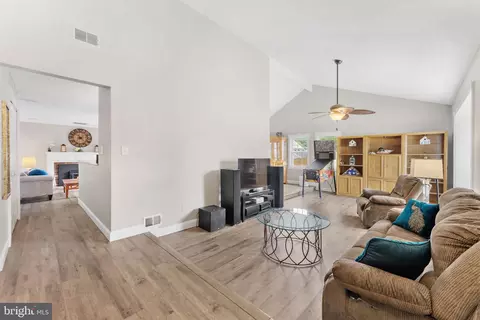 108 Cherry Tree Ct, Sterling, VA 20164 photo 5