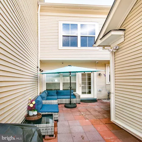 Exterior - 42727 Explorer Dr, Ashburn, VA 20148 photo 3 of 5