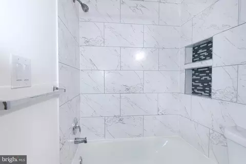 Bath - 42727 Explorer Dr, Ashburn, VA 20148 photo 3 of 5