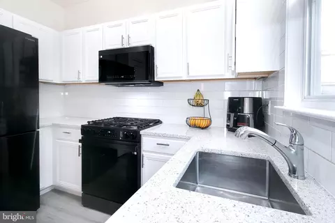 Kitchen - 42727 Explorer Dr, Ashburn, VA 20148 photo 1 of 2