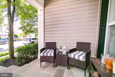 Exterior - 42727 Explorer Dr, Ashburn, VA 20148 photo 2 of 5
