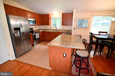 Kitchen - 104 Silverleaf Ct, Sterling, VA 20164 photo 4 of 5