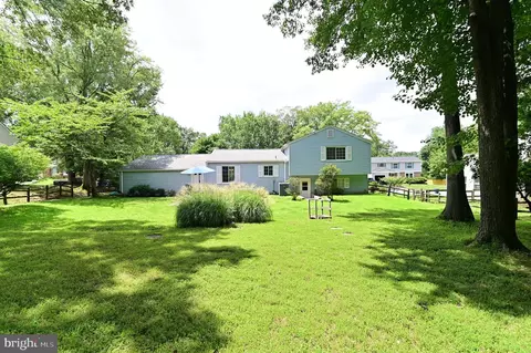 Exterior - 104 Silverleaf Ct, Sterling, VA 20164 photo 9 of 19