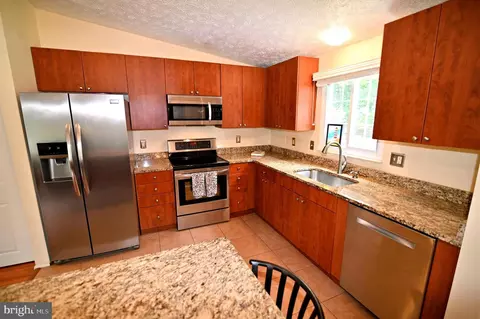 Kitchen - 104 Silverleaf Ct, Sterling, VA 20164 photo 2 of 5