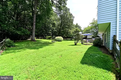 Exterior - 104 Silverleaf Ct, Sterling, VA 20164 photo 3 of 19