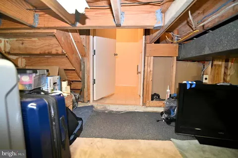 Entry Way - 104 Silverleaf Ct, Sterling, VA 20164 photo 2 of 3