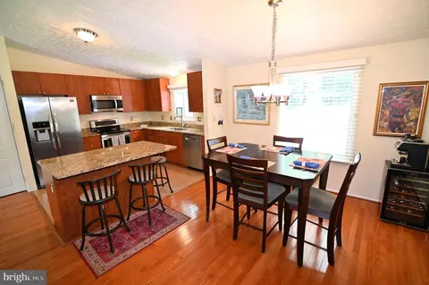 Kitchen - 104 Silverleaf Ct, Sterling, VA 20164 photo 3 of 5