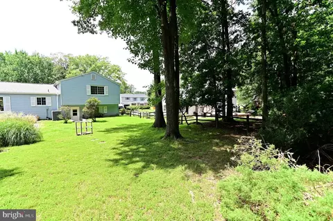 Exterior - 104 Silverleaf Ct, Sterling, VA 20164 photo 10 of 19