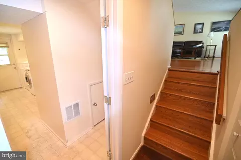 Entry Way - 104 Silverleaf Ct, Sterling, VA 20164 photo 1 of 3