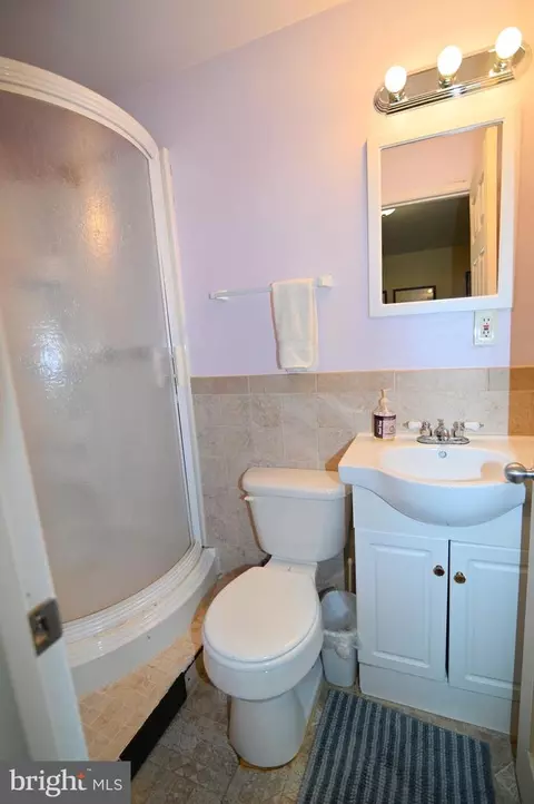 Bath - 104 Silverleaf Ct, Sterling, VA 20164 photo 1 of 6