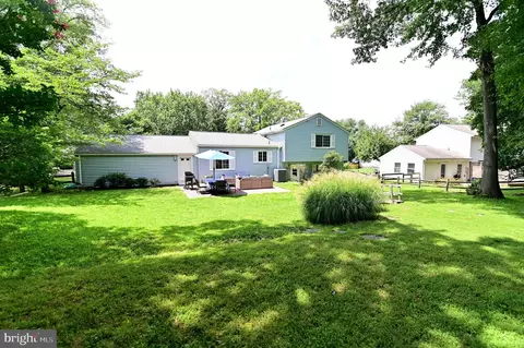 Exterior - 104 Silverleaf Ct, Sterling, VA 20164 photo 11 of 19