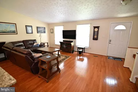Living - 104 Silverleaf Ct, Sterling, VA 20164 photo 1 of 1