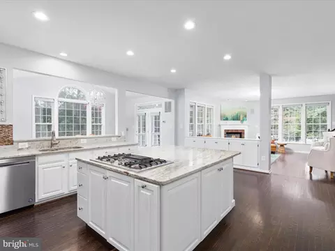 Kitchen - 21424 Glebe Vw, Broadlands, VA 20148 photo 3 of 7