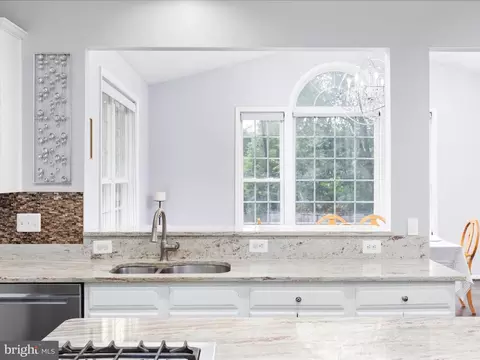 Kitchen - 21424 Glebe Vw, Broadlands, VA 20148 photo 4 of 7