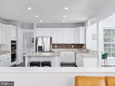 Kitchen - 21424 Glebe Vw, Broadlands, VA 20148 photo 7 of 7