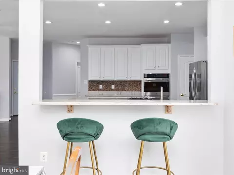 Kitchen - 21424 Glebe Vw, Broadlands, VA 20148 photo 5 of 7