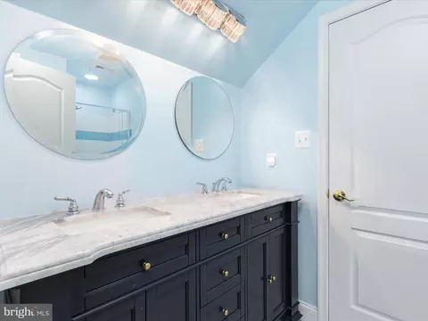 Bath - 21424 Glebe Vw, Broadlands, VA 20148 photo 5 of 6
