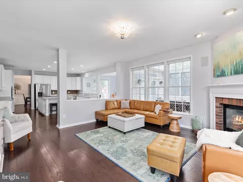Living - 21424 Glebe Vw, Broadlands, VA 20148 photo 2 of 8