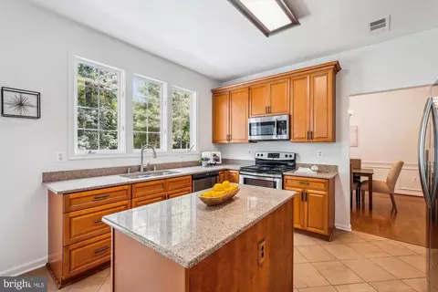 42924 Maplegrove Ct, Ashburn, VA 20147 photo 17