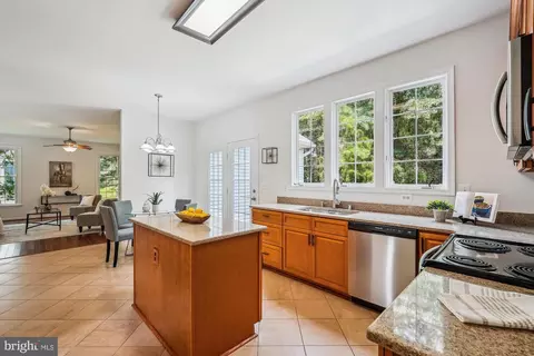 42924 Maplegrove Ct, Ashburn, VA 20147 photo 16