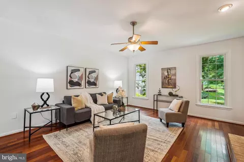 42924 Maplegrove Ct, Ashburn, VA 20147 photo 9