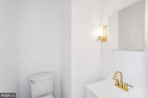 42924 Maplegrove Ct, Ashburn, VA 20147 photo 33