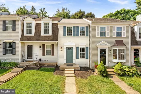 34 Dorrell Ct, Sterling, VA 20165