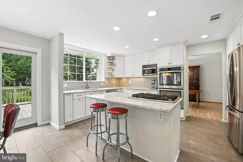 Kitchen - 42972 Deer Chase Pl, Ashburn, VA 20147 photo 4 of 8