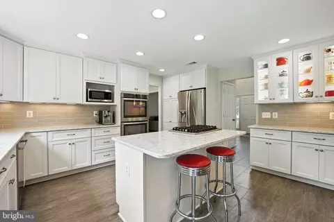 Kitchen - 42972 Deer Chase Pl, Ashburn, VA 20147 photo 5 of 8