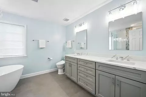 Bath - 42972 Deer Chase Pl, Ashburn, VA 20147 photo 2 of 5